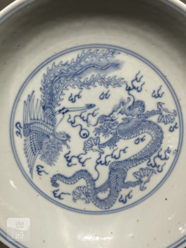 " 大清雍正年制 " 款青花淡描海水龙凤纹盘 - 图3